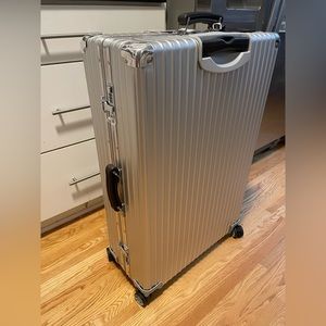 RIMOWA classic flight luggage